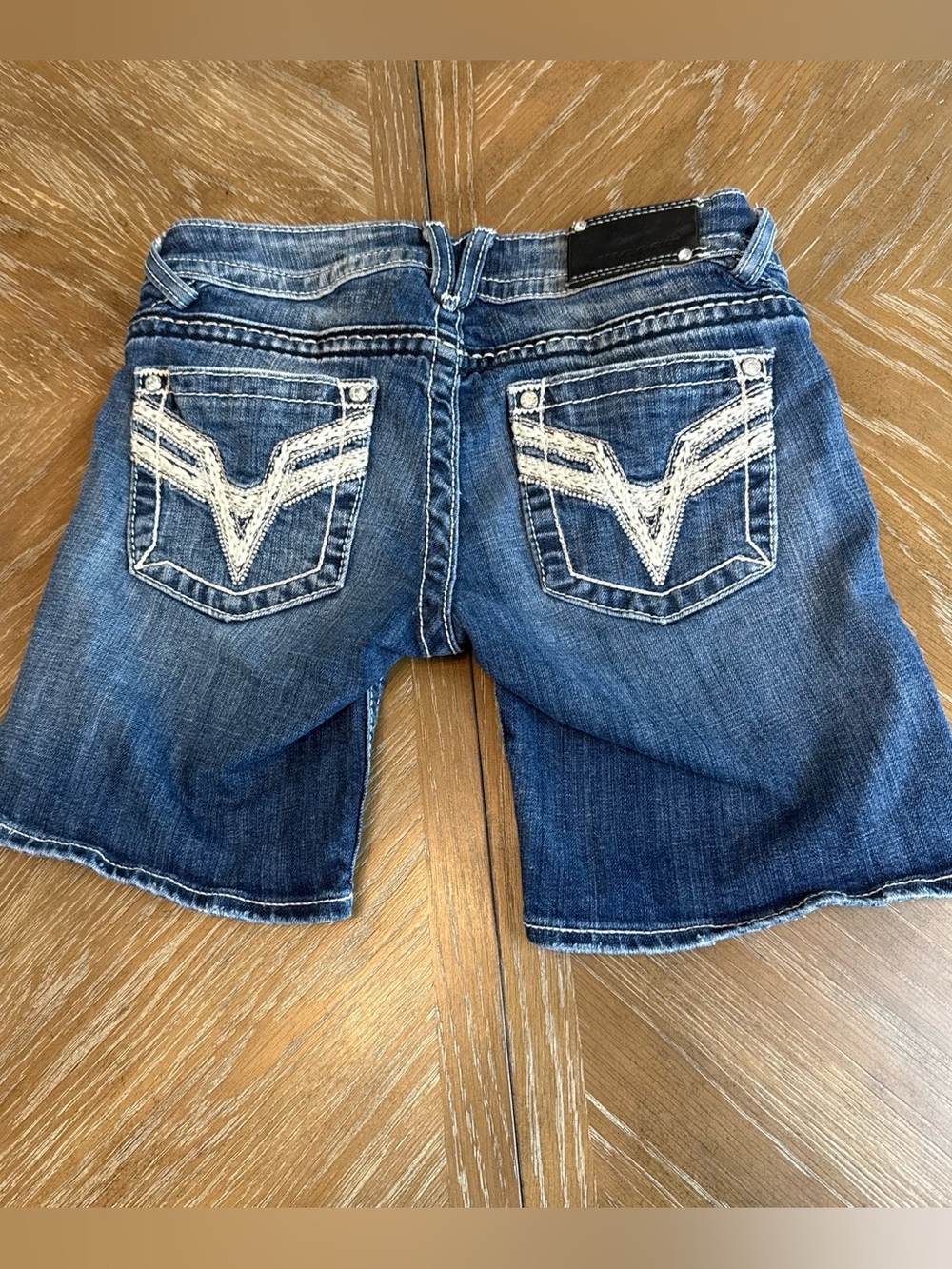 Vigoss the Chelsea Distressed Blue Denim Jean shorts - Picture 4 of 8